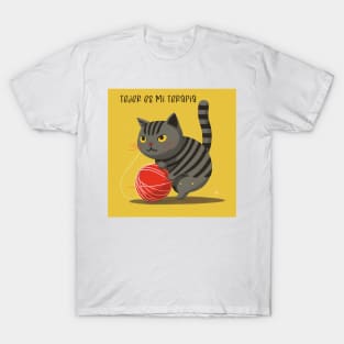 Knitting is my therapy - Drawing with kitten playing with ball T-Shirt